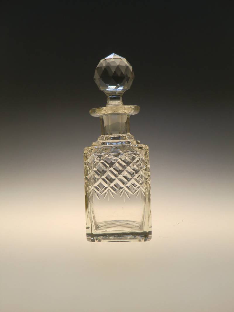 Boho Czech Art Deco Crystal Clear Handausgeschnittene Glas Parfümflasche von VintageRetroEu