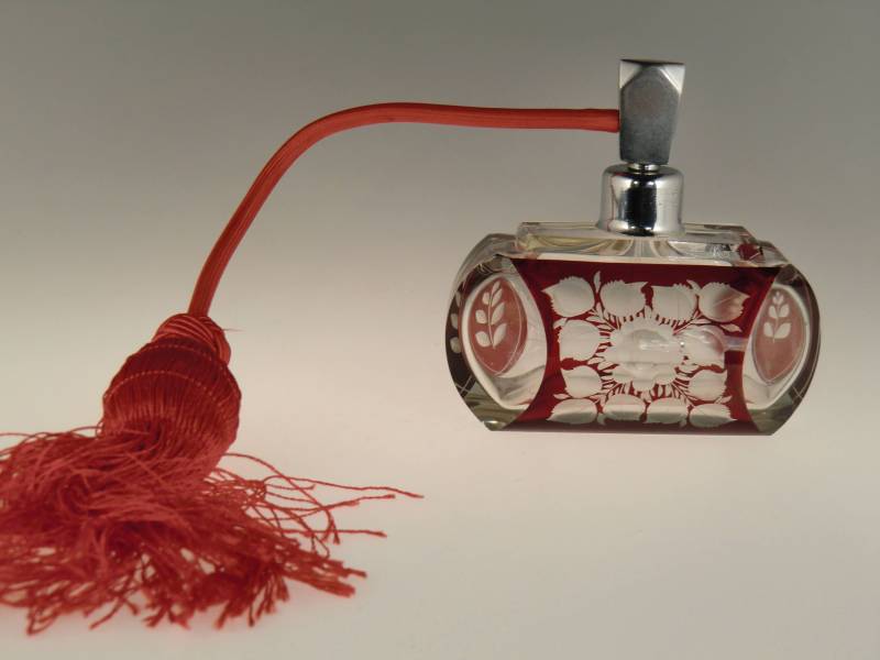 Boho Czech Art Deco Glasschliff Parfüm Flasche Mit Blumen Motiv Von Karel Palda Haida von VintageRetroEu