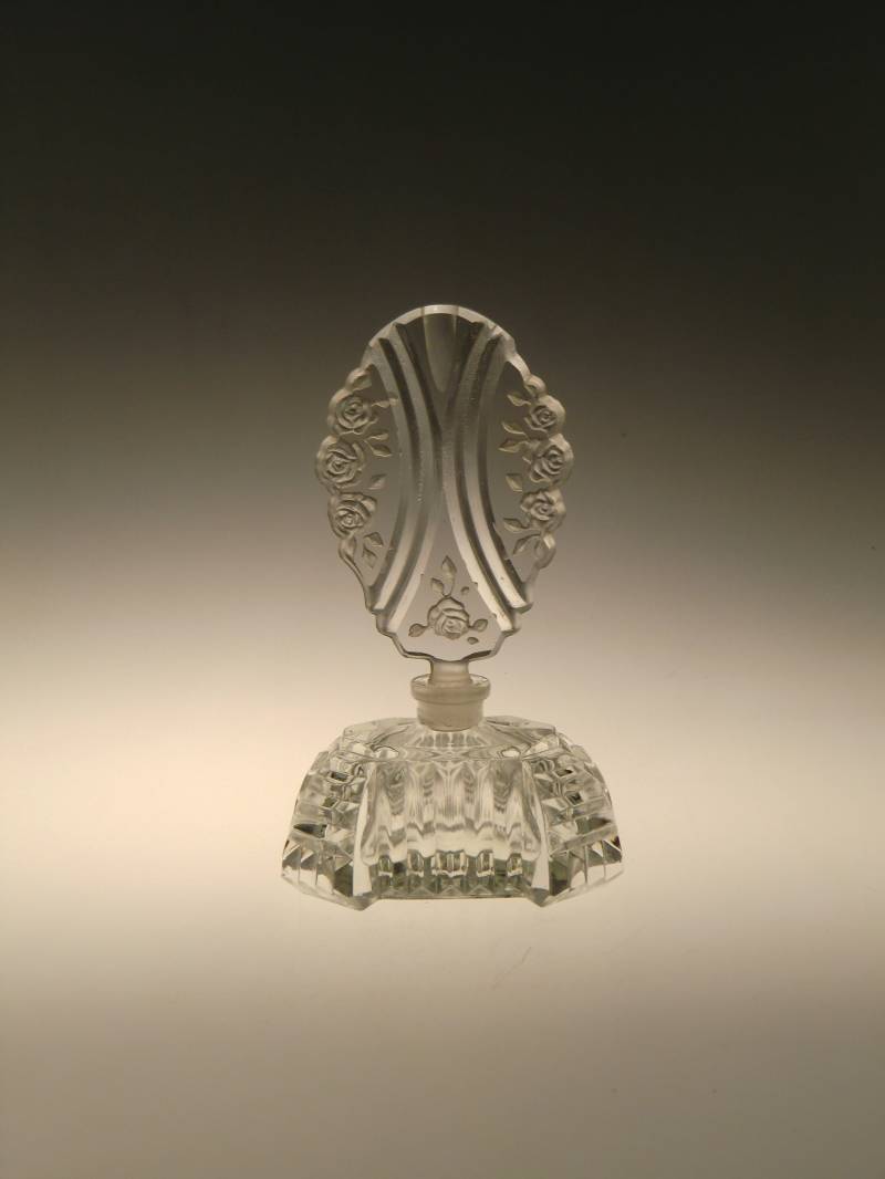 Boho Czech Art Deco Glasschliff Parfümflasche - Intaglio Rosen von VintageRetroEu