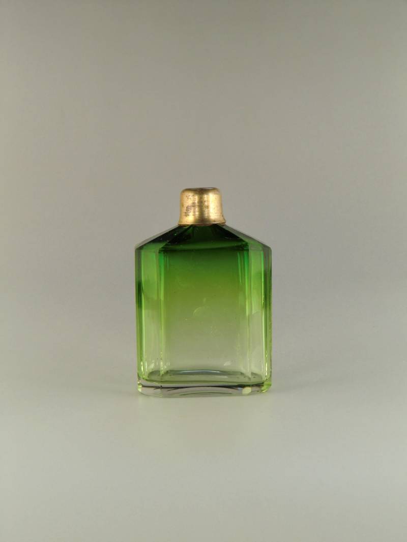 Boho Czech Art Deco Handgeschnittene Glas Parfüm Flacon Von Moser Carlsbad von VintageRetroEu