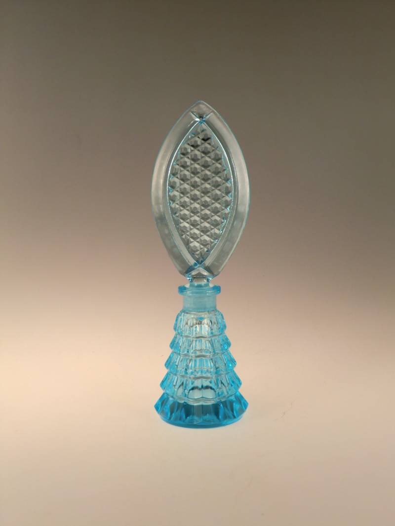 Boho Czech Art Deco Hellblaues Glas Parfum Flacon Mit Stopper von VintageRetroEu