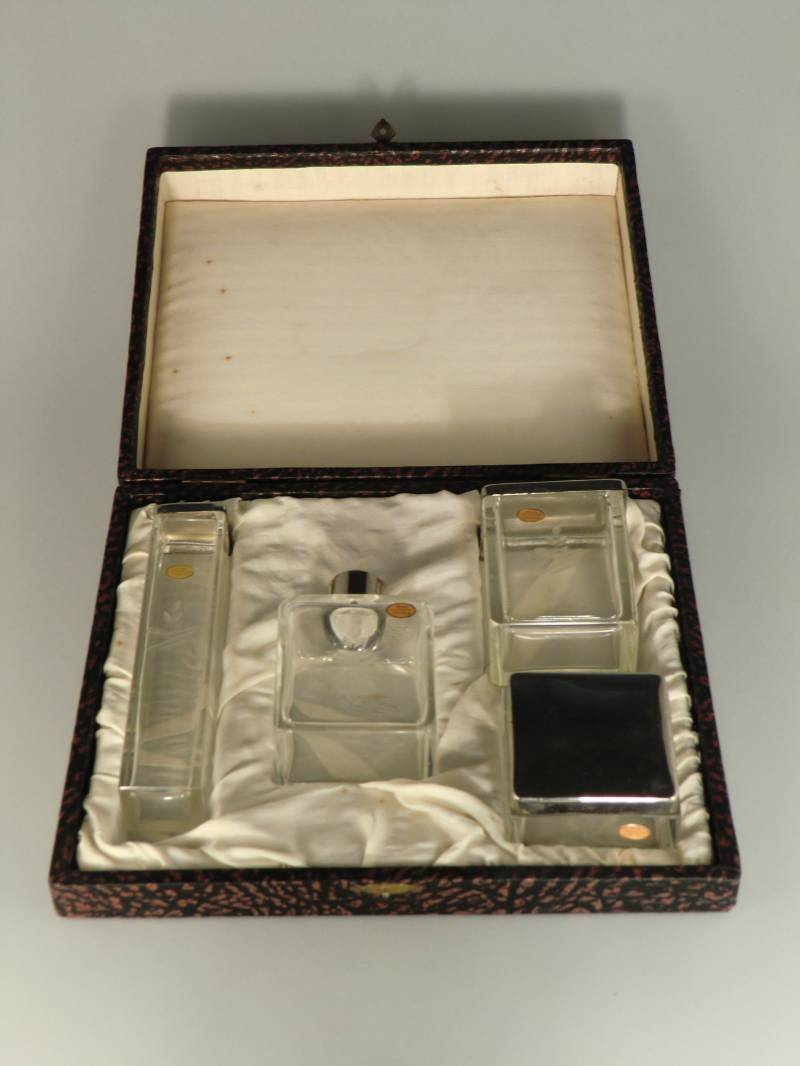 Boho Czech Art Deco Vanity Set Kosmetik Toiletten Parfüm Flasche Puder Dose Schale von VintageRetroEu