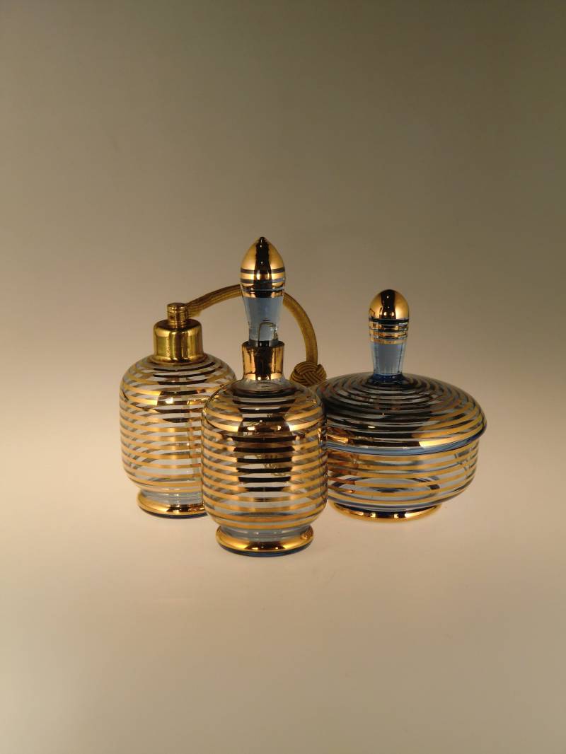 Boho Czech Art Deco Vergoldete Glas Parfümflaschen Vanity Set Von Podbira Brothers von VintageRetroEu