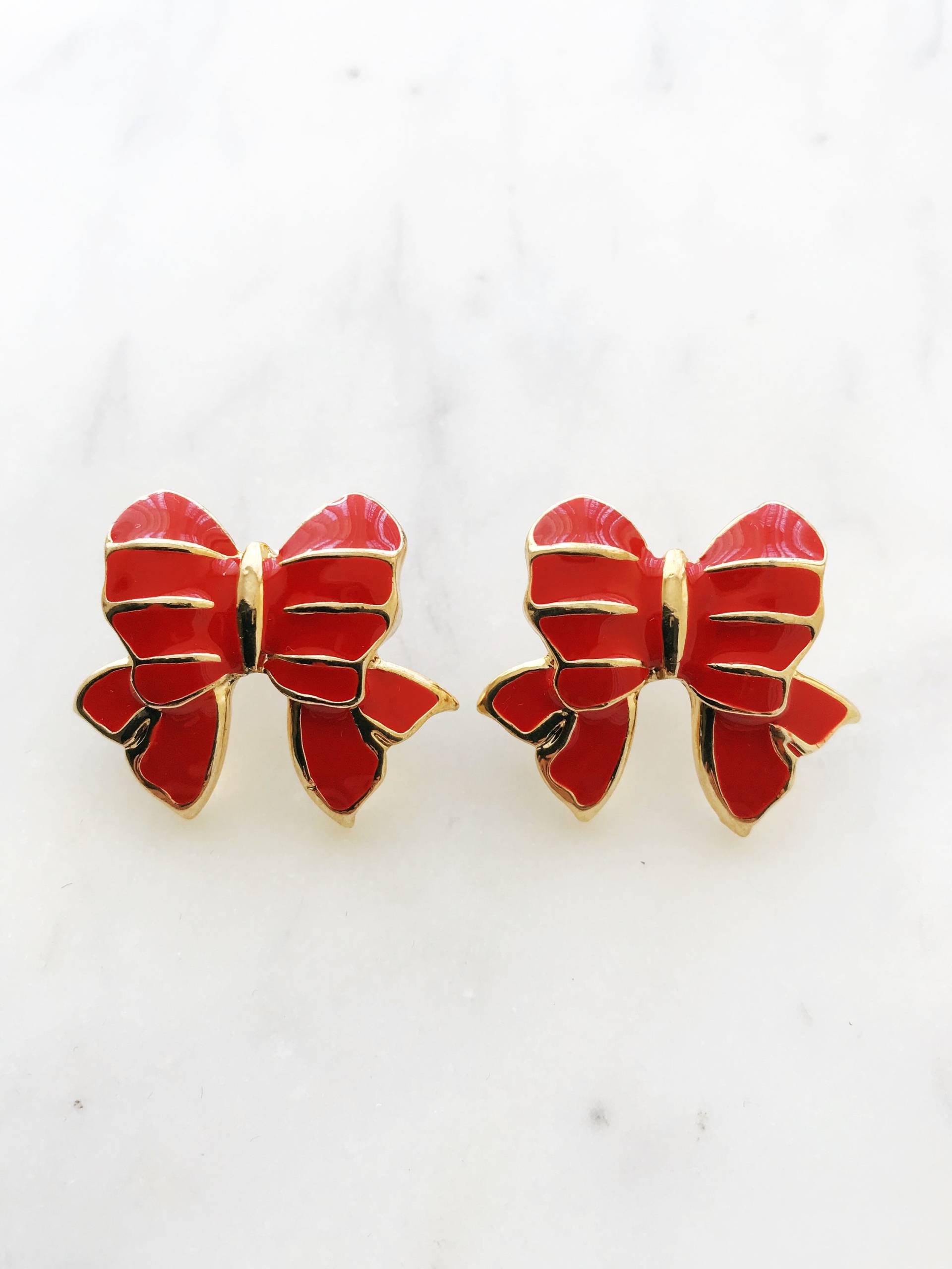 Emaille Rote Schleife Ohrringe Emaille Rote Schleife Ohrringe von VintageRetroHandmade