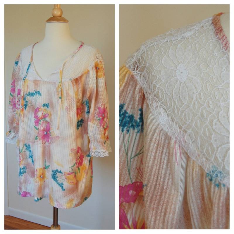 Vintage 1960Er Hippie Blumenkind Blumen Spitze Boho Babydoll Rosa Camel Gelb Grün Top Bluse Unmarkiert Größe Medium von VintageRiteCo
