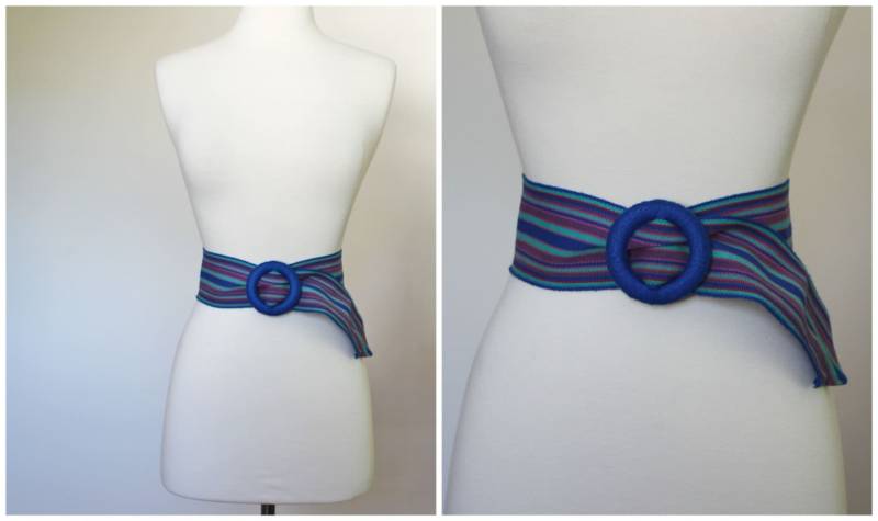 Vintage Blau Aqua Lila Breites Tuch Gestreift Boho Hippie Blumenkind Gürtel Mit Runder Kreis Garnschnalle 34 Zoll von VintageRiteCo