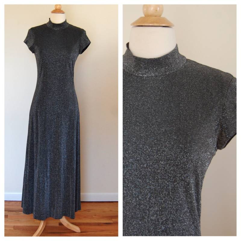 Vintage Em Francais Von Huey Waltzer 1970Er Jahre Schwarz Silber Schimmer Mock Rollkragen Kurzarm Mod Retro Maxi Kleid Klein von VintageRiteCo