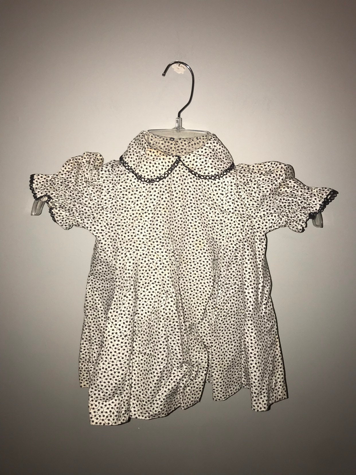 Vintage 80Er Jahre Blümchen Kinderkleid Mit Großen Ärmeln/Größe 6 - 9 Monate von VintageRiverCity