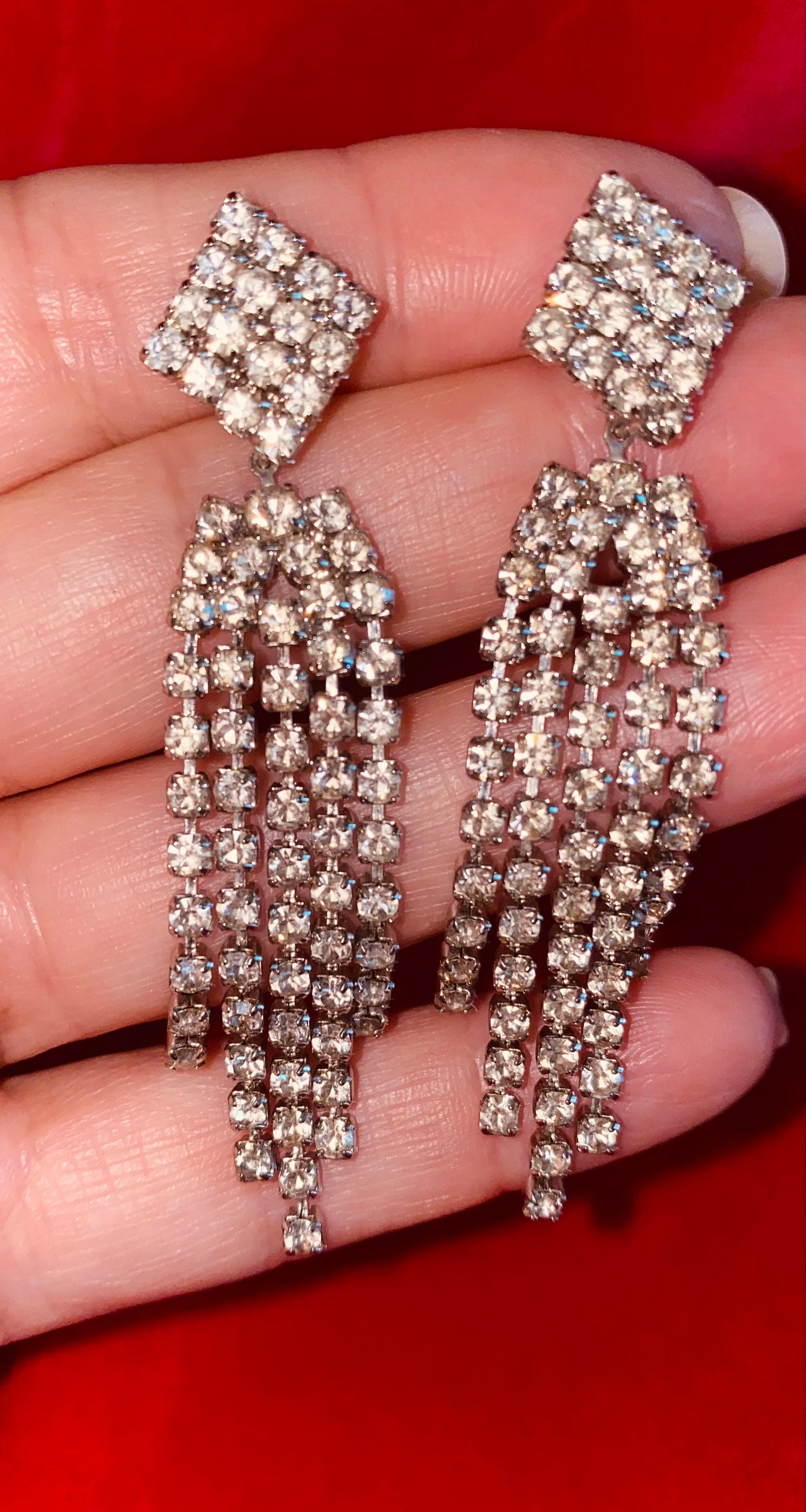Kronleuchter Strass Ohrringe, Hypoallergenes Metall Sehr Glänzend Und Ein Echtes Statement Schmuckstück Kronleuchter Strass Ohrringe, Hypoallergenes Metall Sehr Glänzend Und Ein Echtes Statement Schmuckstück von VintageRoseRox