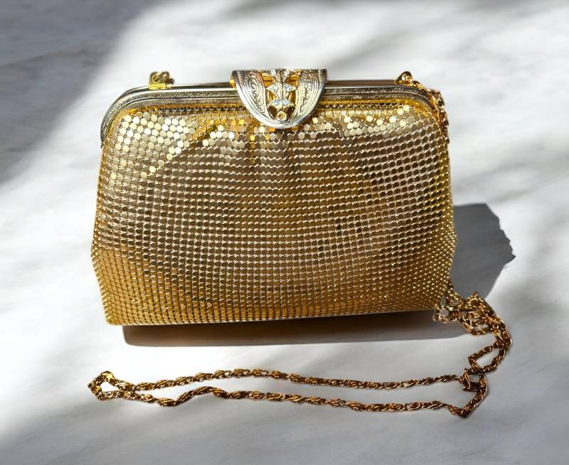 Vintage Handgemachte Goldkette Post Abendtasche Withing & Davis Style Gold Mesh Geldbörse Mit Verschluss, 1960S-1980 Retro Handtasche Hochzeitsgast von VintageSerendipityKF