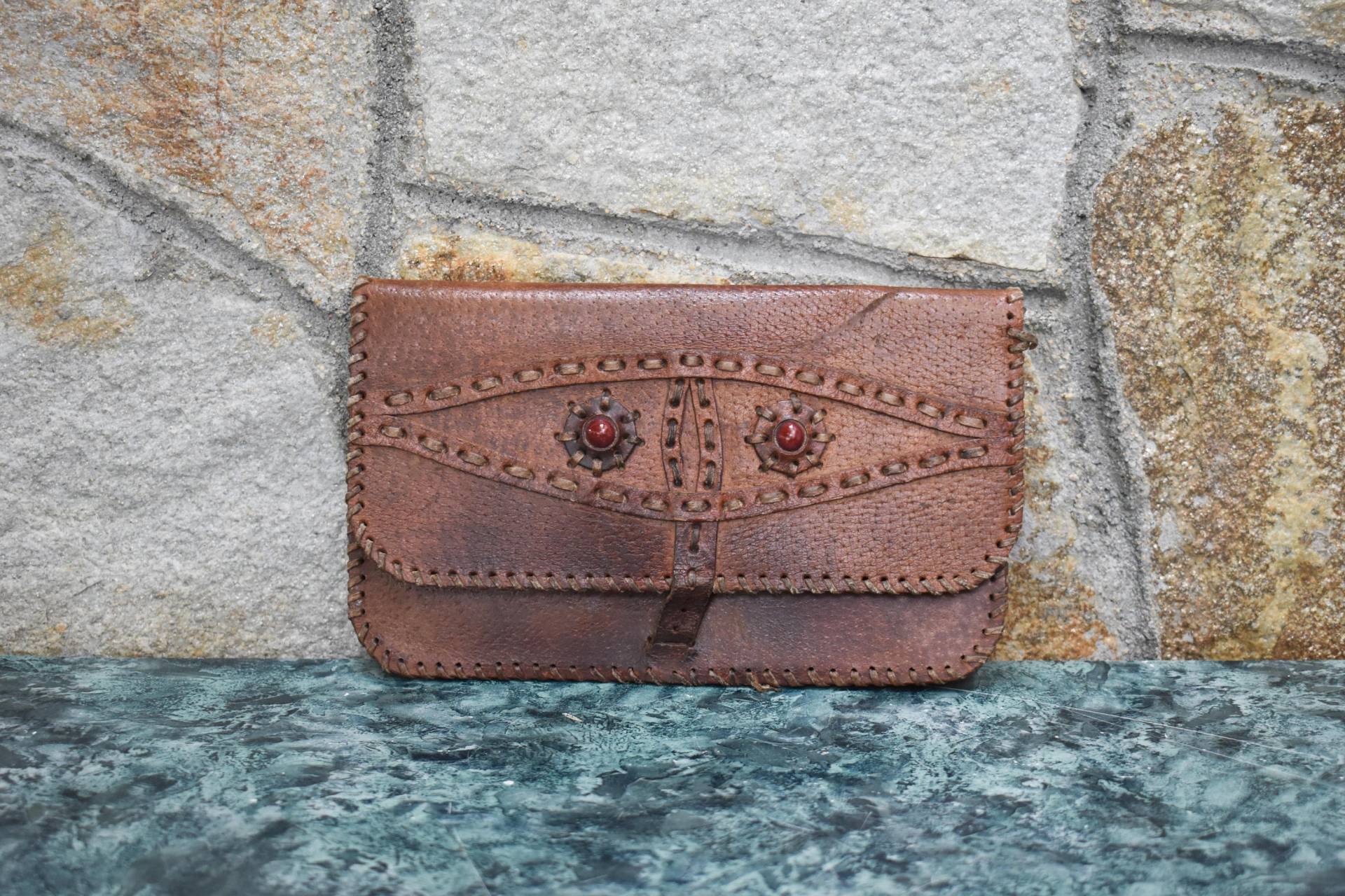 Geldbörse Aus Vintage-Leder Damen-Portemonnaie Mit Roten Akzenten von VintageShopEU