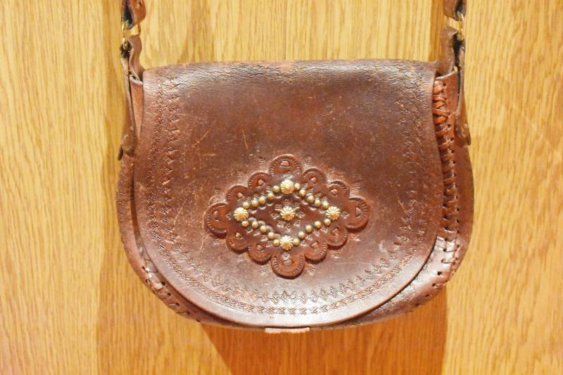 Vintage Braune Leder Umhängetasche Handgemachte 1970Er Jahre Crossbody von VintageShopEU