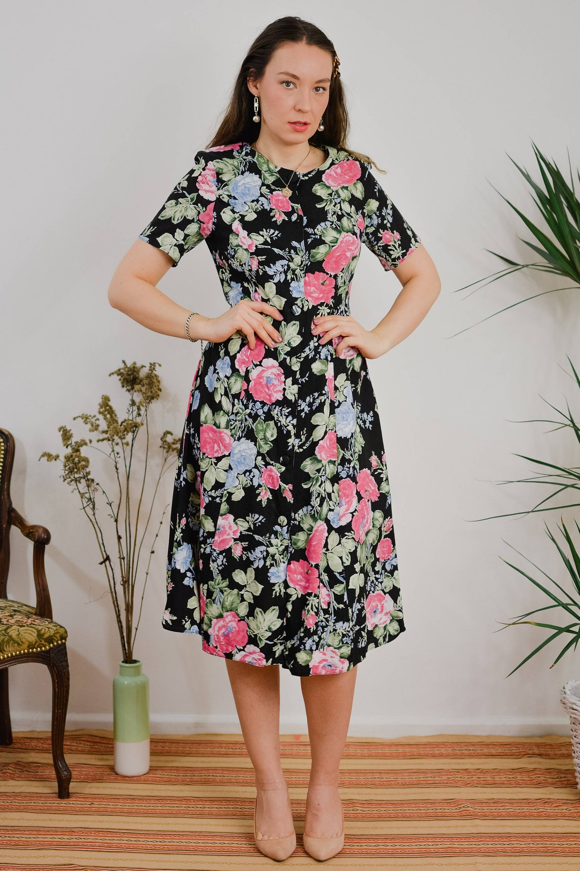 Floral Kleid Vintage Gedruckt Multi Farbenärmelig Kurzärmelig Gebunden Taille M Medium von VintageShopGertrude