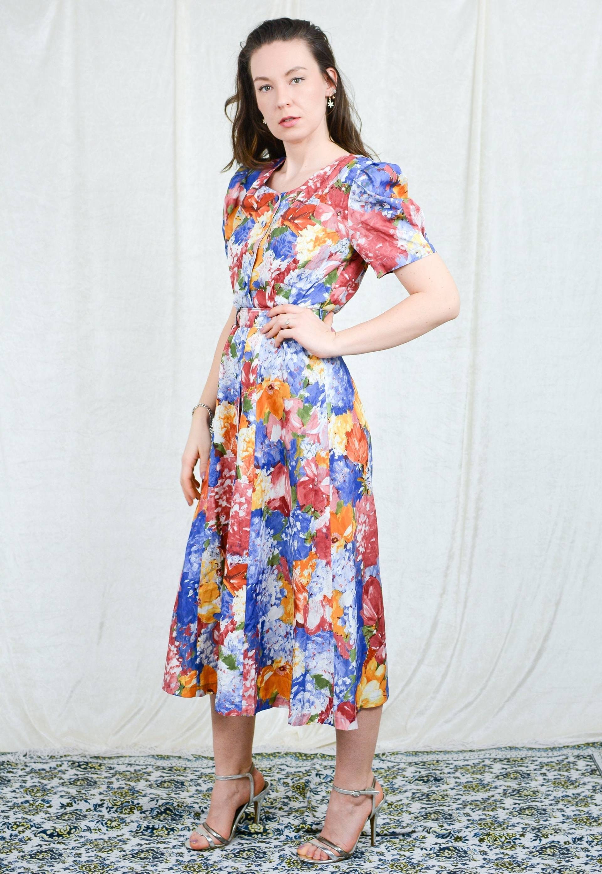 Floral Kleid Vintage Regenbogen Print Empire Taille Multi Farbe Prärie Knopf Nach Unten Hütte Chic Gürtel Geschwollene Kurze Ärmel M/L von VintageShopGertrude