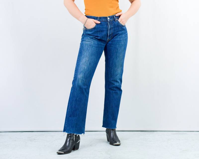Levis 501 Jeans Vintage Blau Distressed W33 L29 Gerader Beinknopf Fliege Xl von VintageShopGertrude