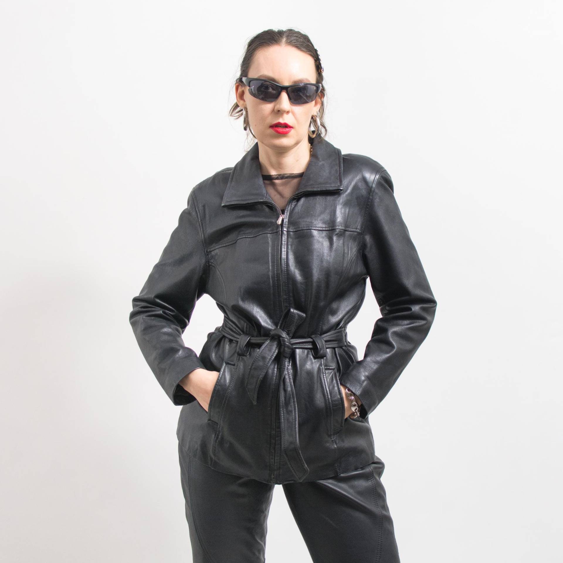 Schwarze Lederjacke Vintage Gürtel Mantel Damen M Schwarze Lederjacke Vintage Gürtel Mantel Damen M von VintageShopGertrude