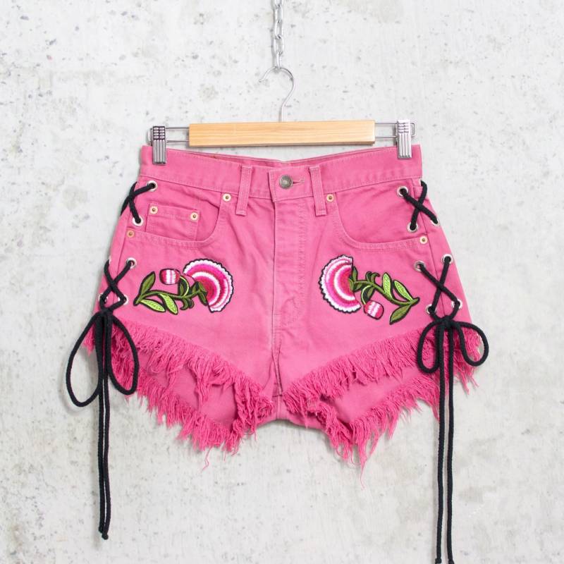 Überarbeitete Levi's 615 Denim Shorts 90Er Jahre Floral Lace-Up High Waist von VintageShopGertrude