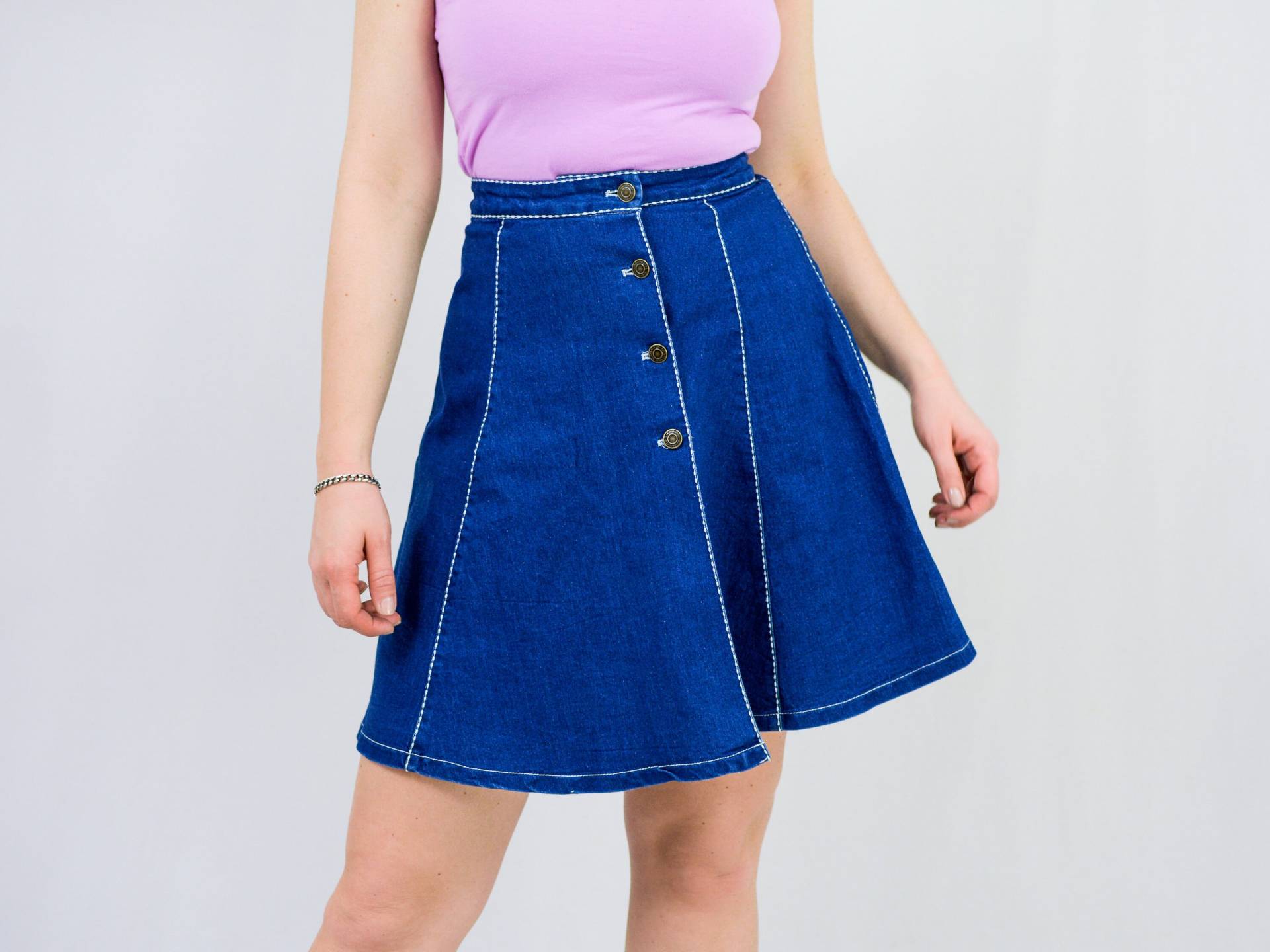 Vintage Denim Mini Rock W27 Trapez Blau 90Er Jahre Knopf Nach Unten S Small von VintageShopGertrude