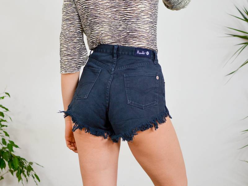 Vintage Jeans-Shorts Mit Hoher Taille Republik Cutoff Fransen Saum von VintageShopGertrude