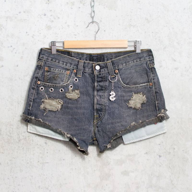 Vintage Levi's 501 Cutoff Shorts | Verblasster Blauer Grunge Distressed Denim Roh Saum Damengröße W30 von VintageShopGertrude