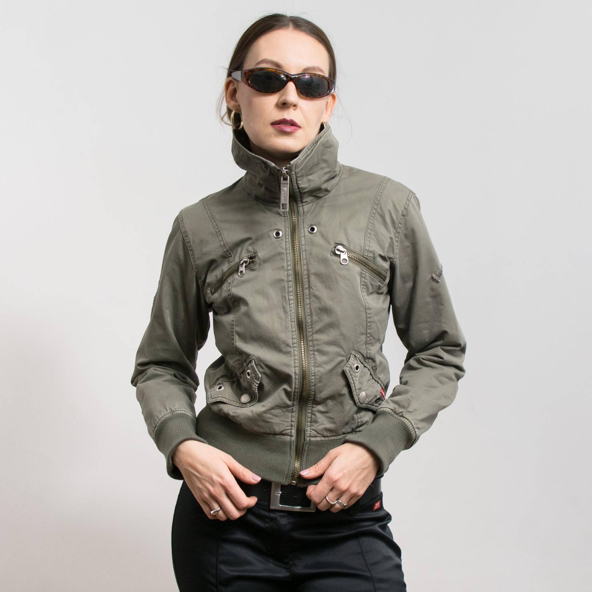 Vintage Y2K Bestickte Khaki Jacke 2000S Streetwear M von VintageShopGertrude