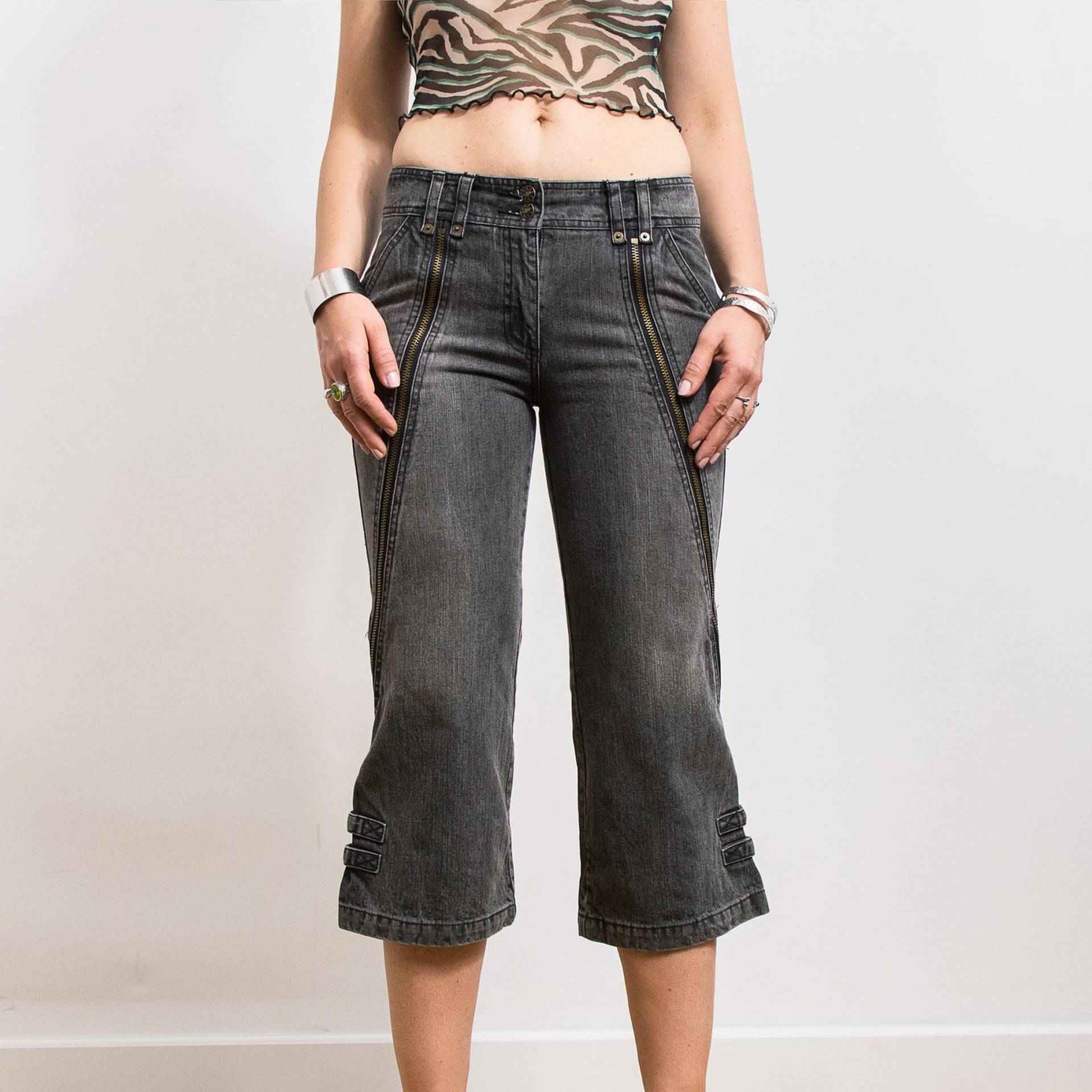 Vintage Y2K Denim Jorts Graue 2000Er Capri Shorts Mit Reißverschlüssen M von VintageShopGertrude