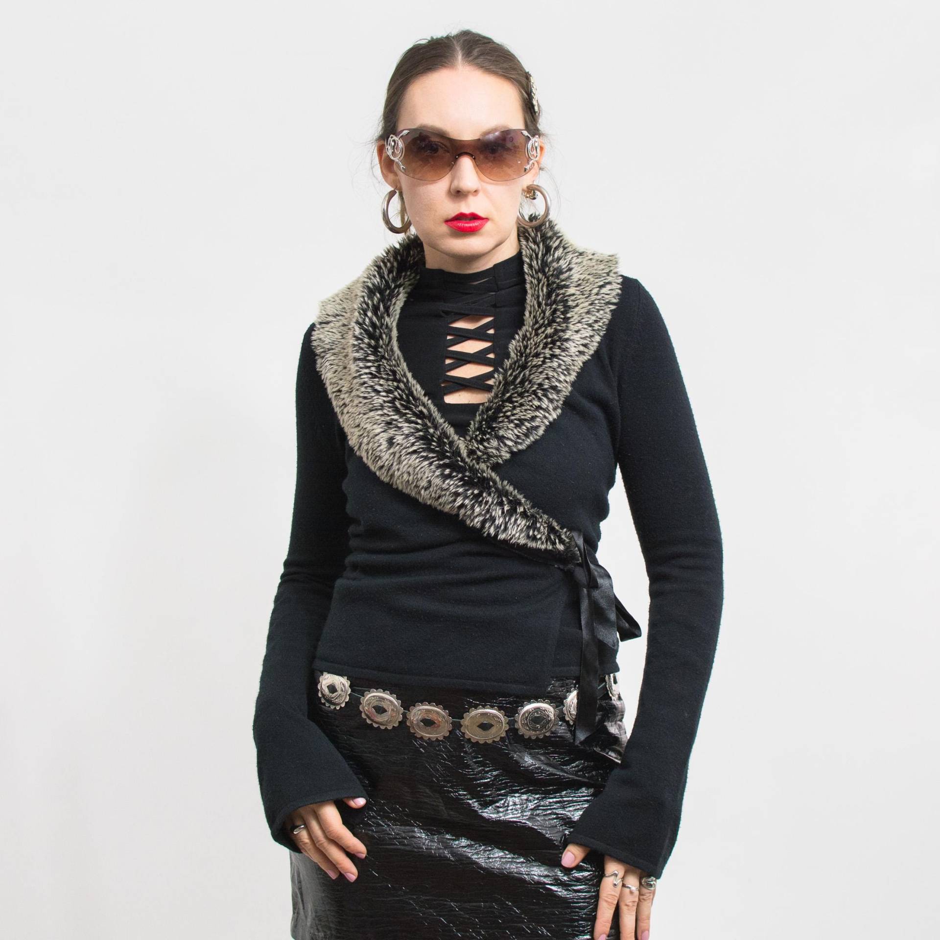 Wickelpullover Mit Kunstpelzkragen - Schwarze Strickjacke Damen M Wickelpullover Mit Kunstpelzkragen - Schwarze Strickjacke Damen M von VintageShopGertrude