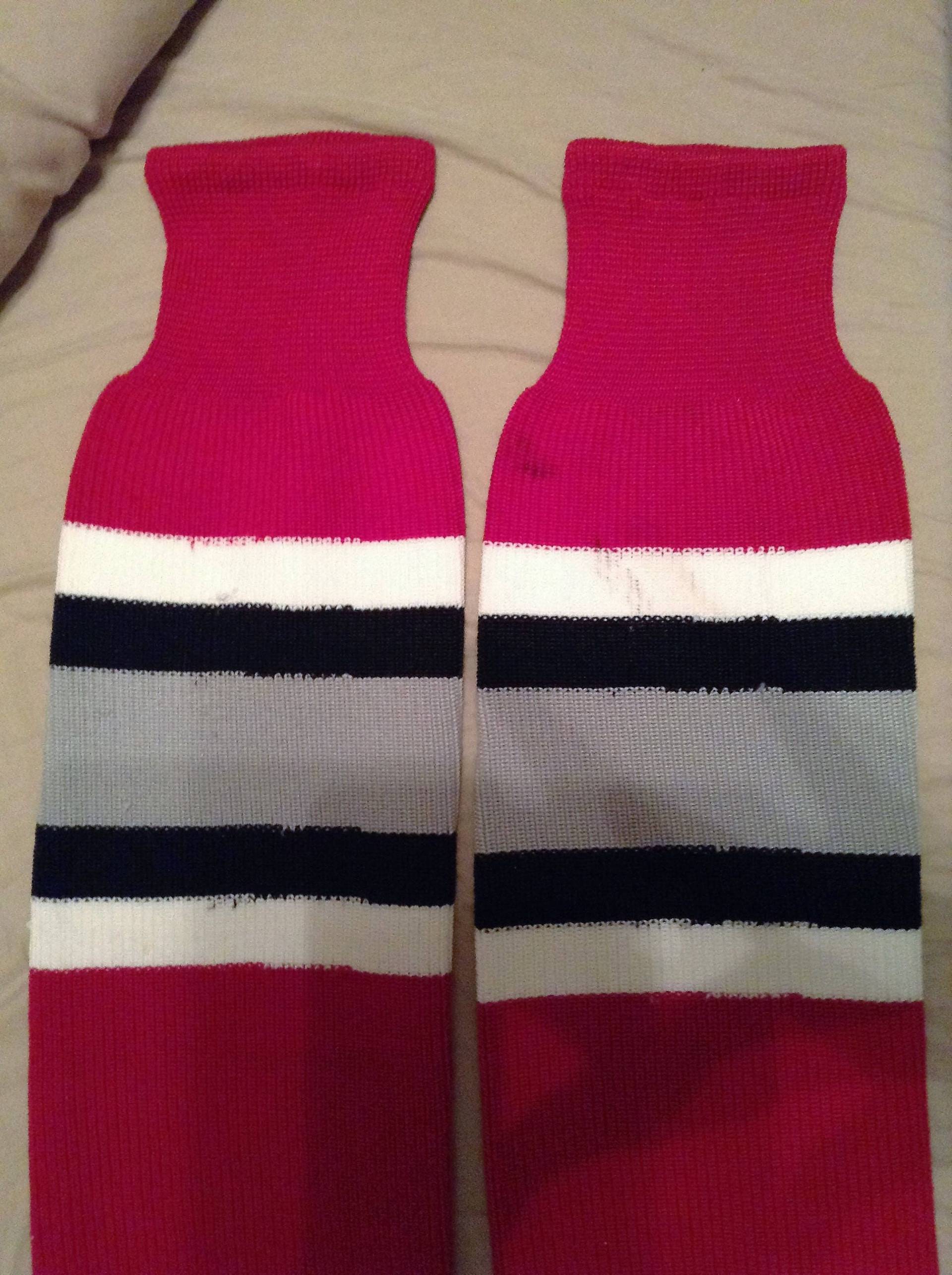Gestrickte Beinwärmer Erwachsene Größe Rote Gestrickte Beinwärmer, Overknee Oberschenkel Hohe Stiefel Socken Mit Weiß Schwarz Grau Streifen Gestrickte Beinwärmer Erwachsene Größe Rote Gestrickte Beinwärmer, Overknee Oberschenkel Hohe Stiefel Socken Mit Weiß Schwarz Grau Streifen von VintageShopandNew