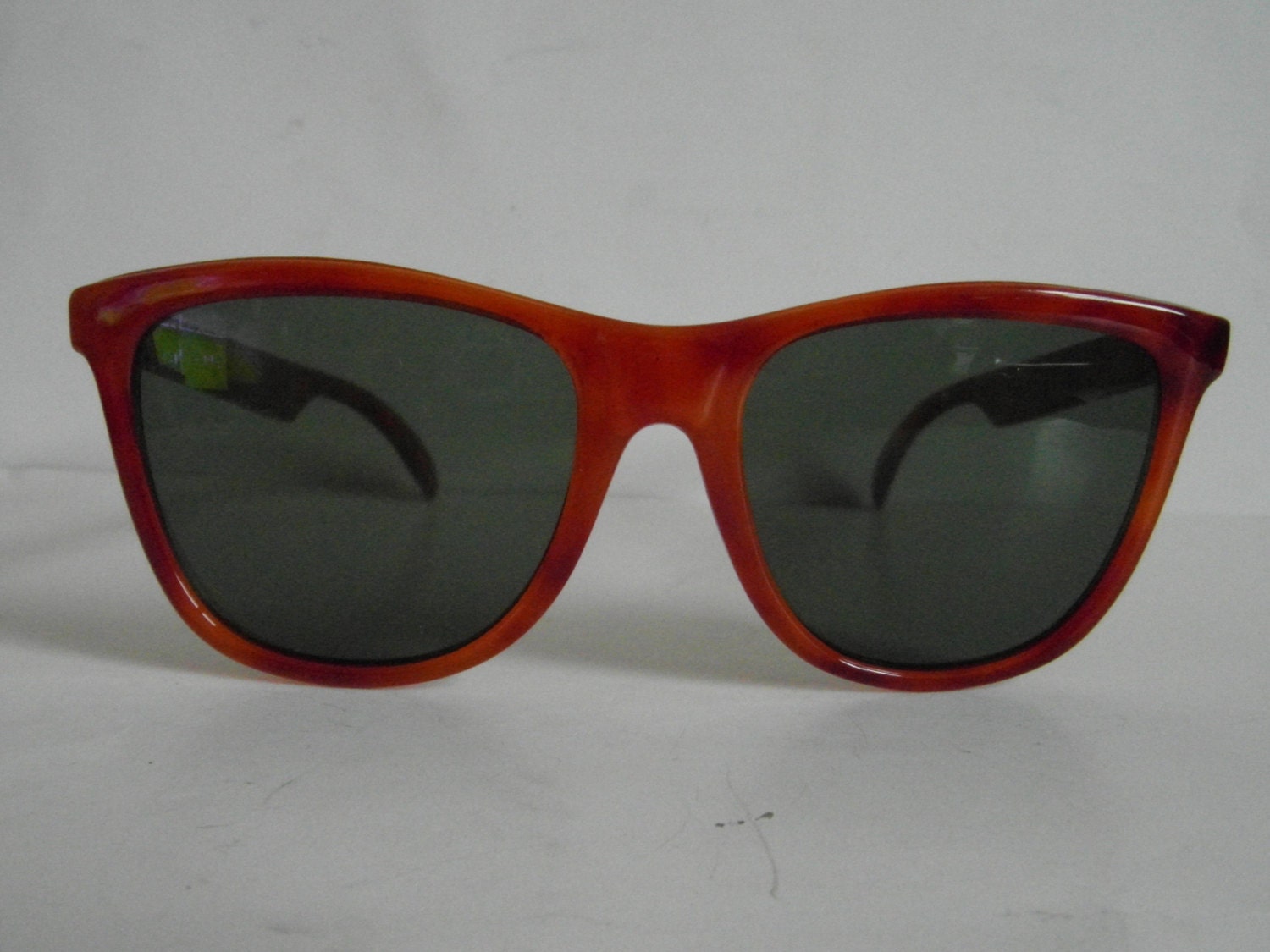 Orange-Braune Vintage Sonnenbrille Mit D-Rahmen in Schildpattoptik Orange-Braune Vintage Sonnenbrille Mit D-Rahmen in Schildpattoptik von VintageSilo