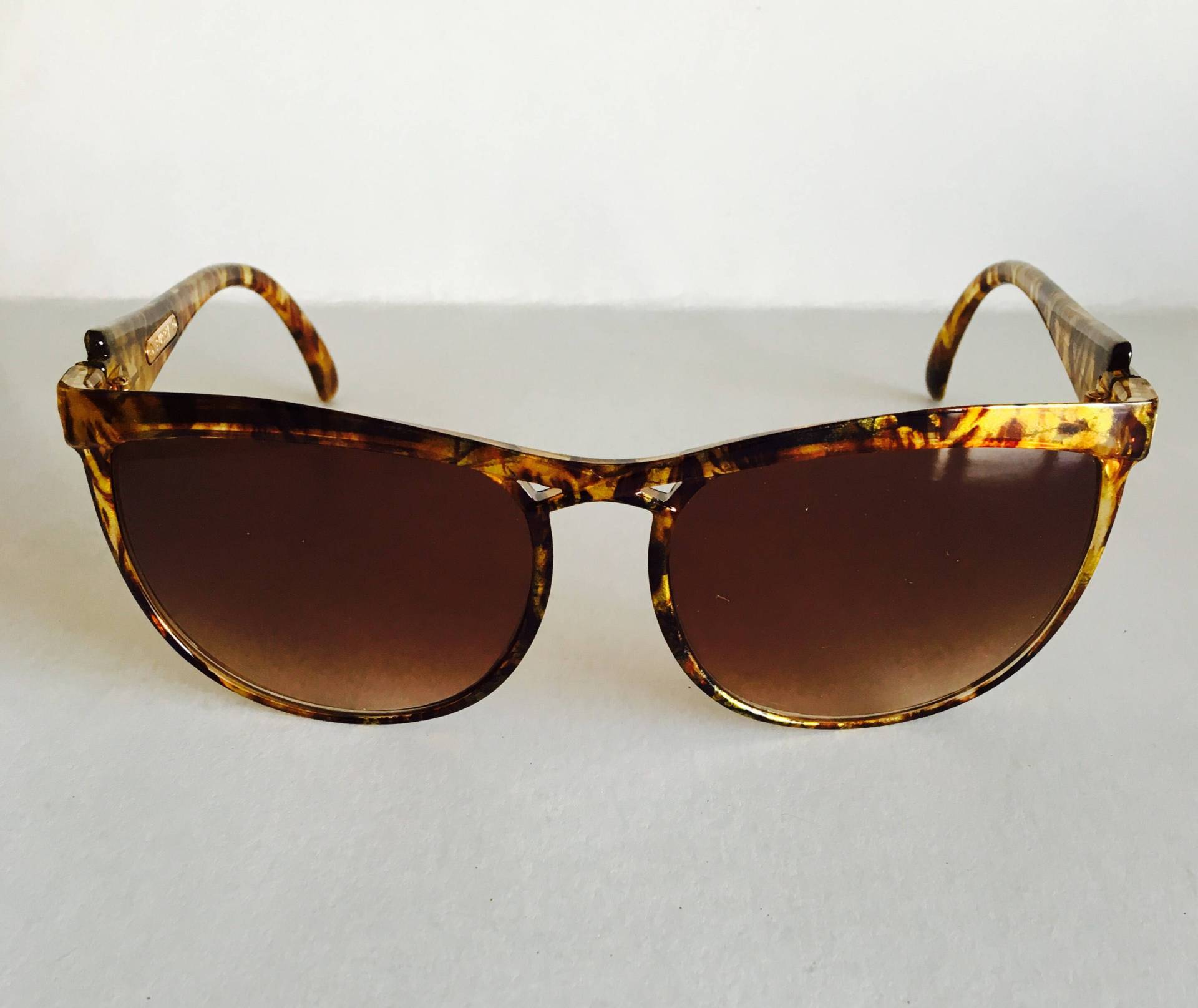 Vintage Emilio Pucci 888-1 Transluzent Braun Und Gold D-Brille Sonnenbrille Vintage Emilio Pucci 888-1 Transluzent Braun Und Gold D-Brille Sonnenbrille von VintageSilo