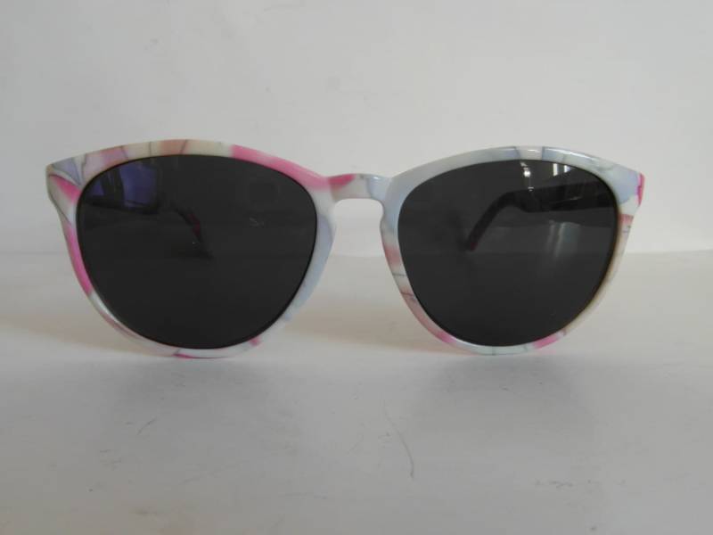 Vintage Flieder & Pink Auf Weiß Blumenmuster Keyhole Sonnenbrille Vintage Flieder & Pink Auf Weiß Blumenmuster Keyhole Sonnenbrille von VintageSilo