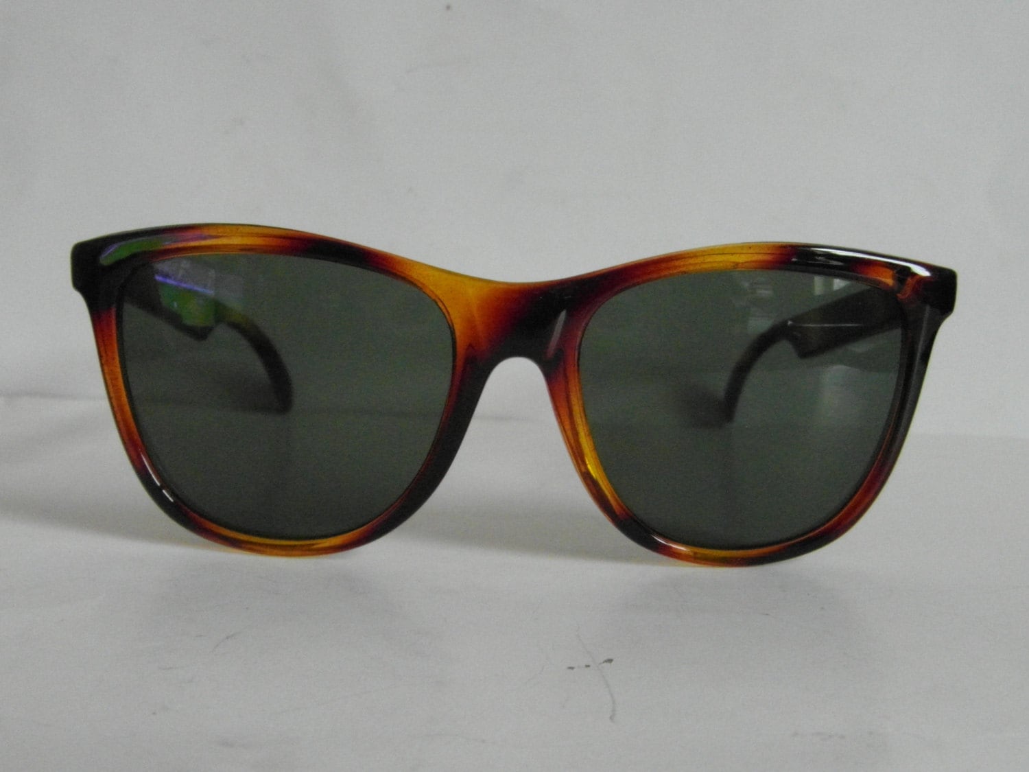 Vintage Gebänderte Kristall Bernstein & Kaffee Braun D-Rahmen Sonnenbrille Vintage Gebänderte Kristall Bernstein & Kaffee Braun D-Rahmen Sonnenbrille von VintageSilo