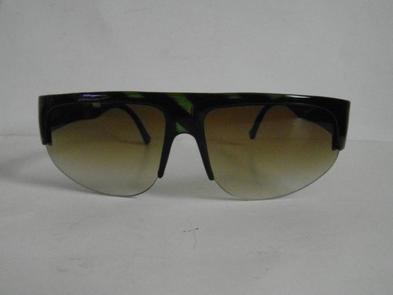 Vintage Gestreifte Transluzent Smaragdgrün & Schwarz Brow-Line Rocker Sonnenbrille Vintage Gestreifte Transluzent Smaragdgrün & Schwarz Brow-Line Rocker Sonnenbrille von VintageSilo