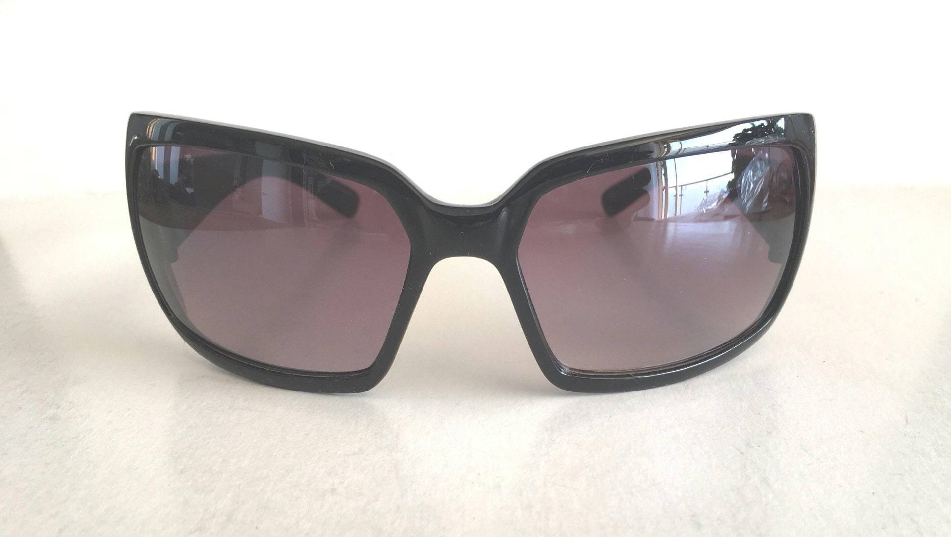 Vintage Glänzend Schwarze Rechteckige Sonnenbrille Zum Umwickeln Vintage Glänzend Schwarze Rechteckige Sonnenbrille Zum Umwickeln von VintageSilo