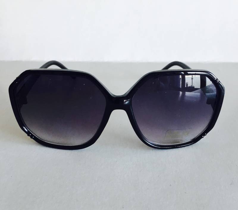 Vintage Glänzend Schwarze Sechseckige Sonnenbrille Vintage Glänzend Schwarze Sechseckige Sonnenbrille von VintageSilo