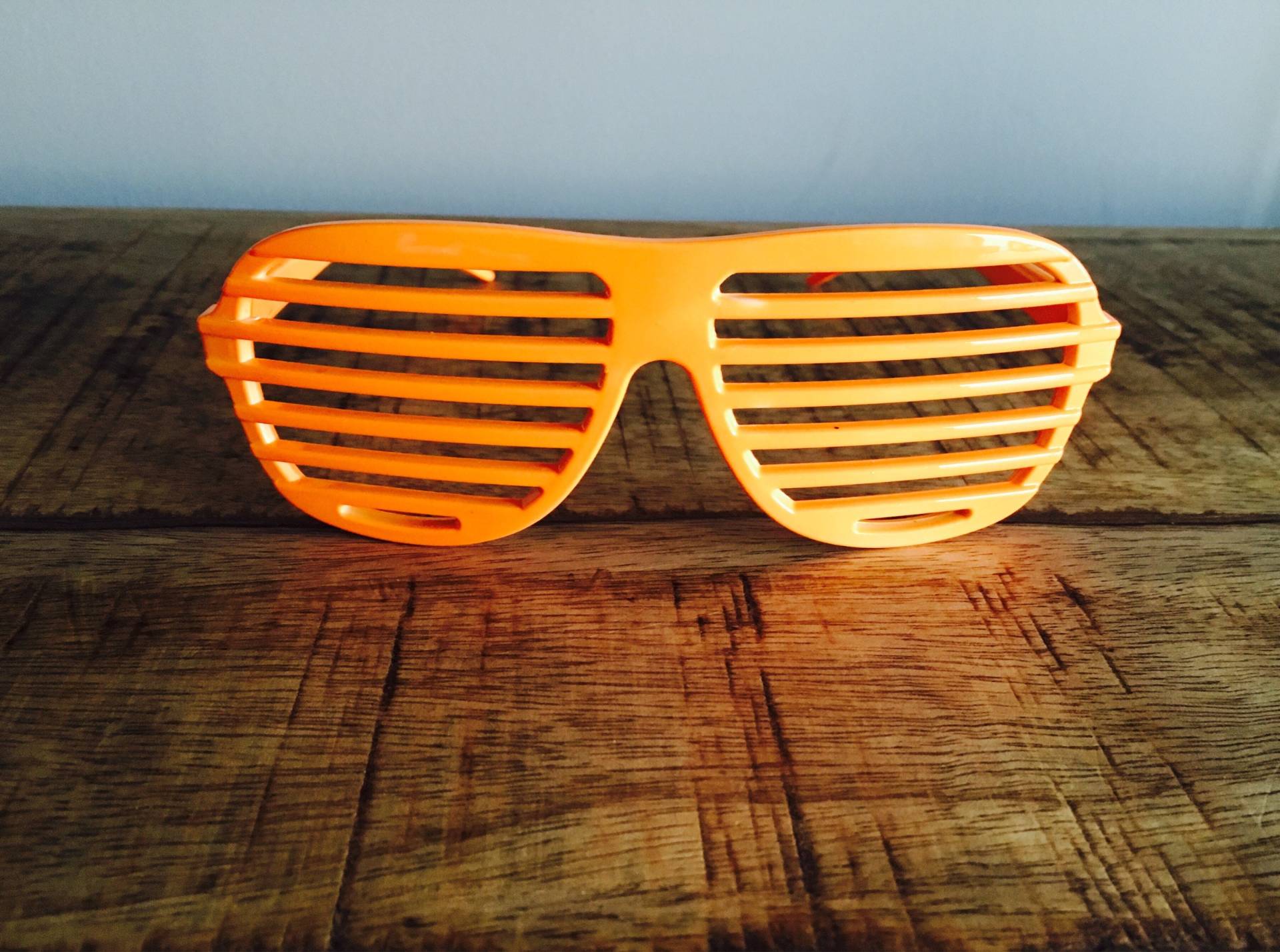 Vintage Glänzende Orange Blue Glass Brille Vintage Glänzende Orange Blue Glass Brille von VintageSilo