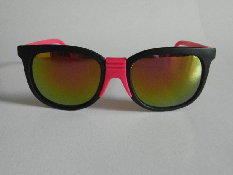 Vintage Matt Schwarz & Pink | Gelbe Spiegelgläser Sonnenbrille Mit Abgerundetem Rahmen Vintage Matt Schwarz & Pink | Gelbe Spiegelgläser Sonnenbrille Mit Abgerundetem Rahmen von VintageSilo
