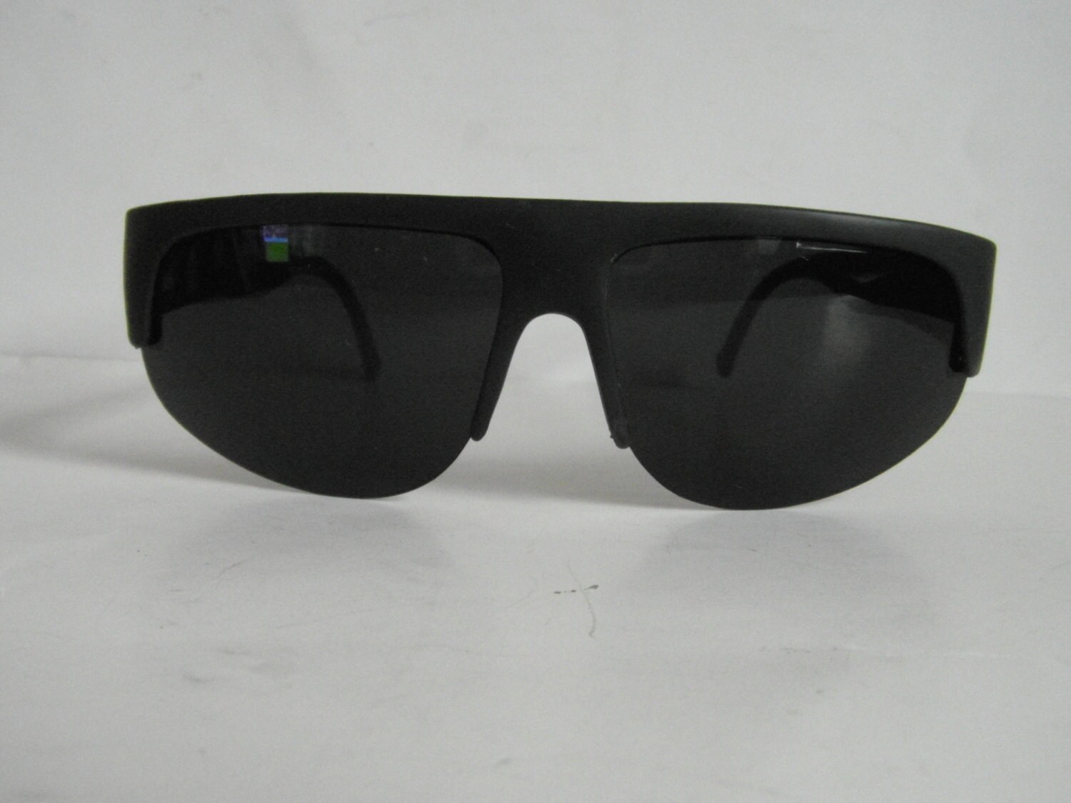 Vintage Matt-Schwarze Brow-Line Rocker-Sonnenbrille Vintage Matt-Schwarze Brow-Line Rocker-Sonnenbrille von VintageSilo