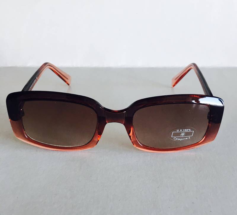 Vintage Merlot-To-Rose Pink Rechteckige Sonnenbrille von VintageSilo