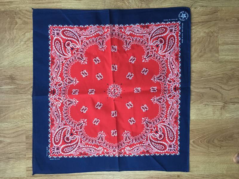 Vintage Navy Blau, Kirschrot Und Weiß Bandana Vintage Navy Blau, Kirschrot Und Weiß Bandana von VintageSilo