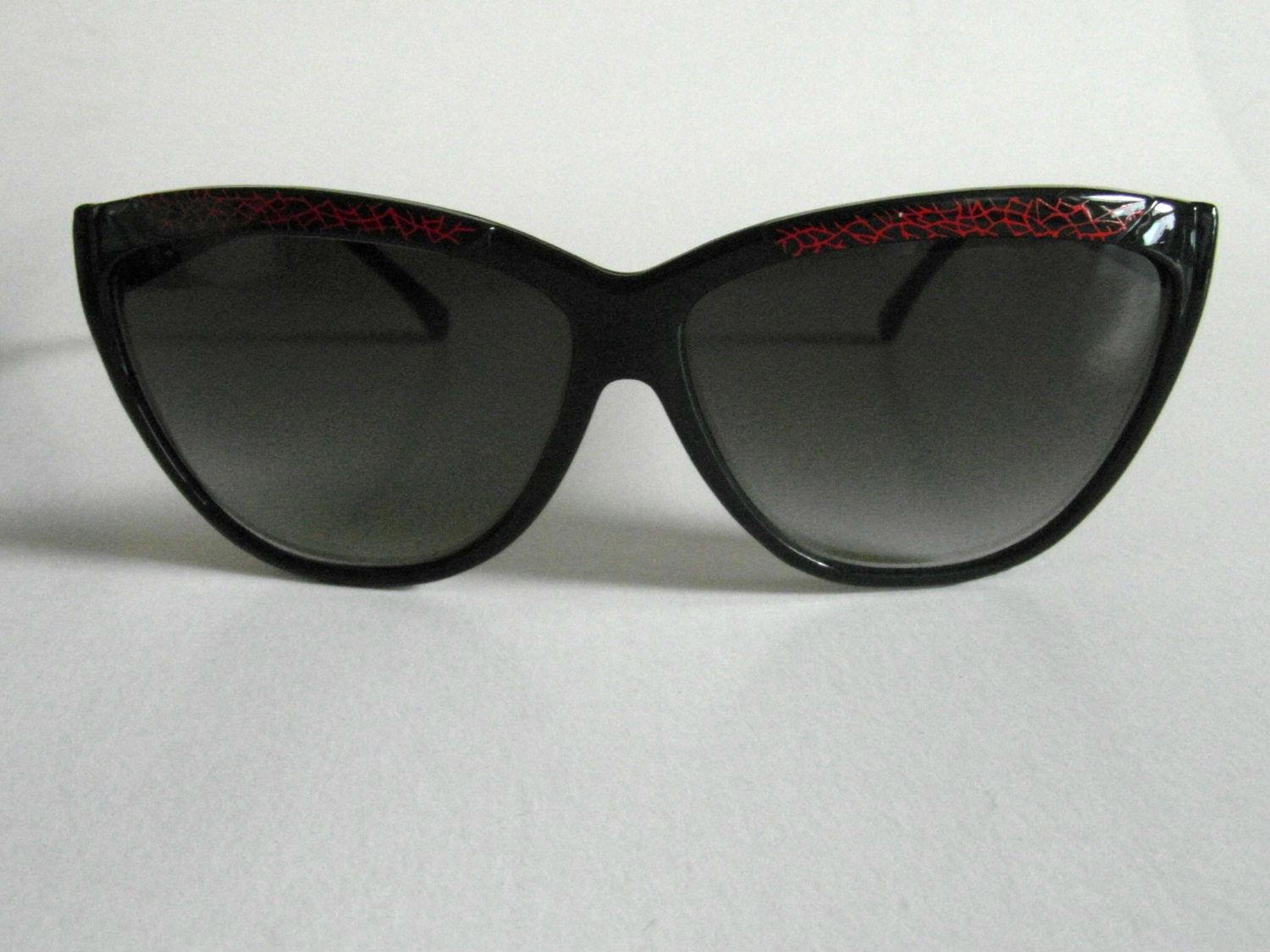 Vintage Schwarz & Rot Nets Brows D-Brille Sonnenbrille Vintage Schwarz & Rot Nets Brows D-Brille Sonnenbrille von VintageSilo