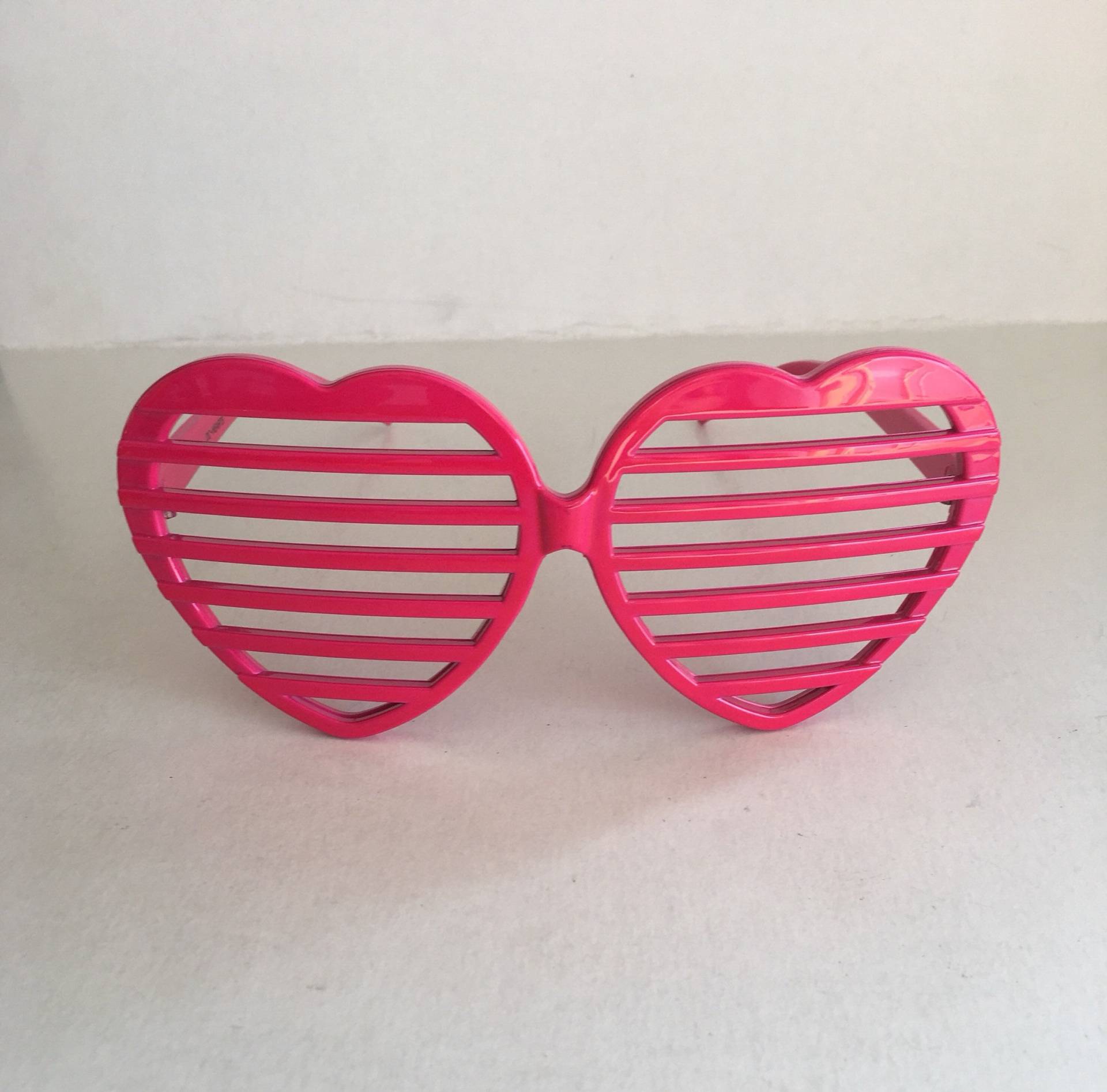 Vintage Shiny Pink Hearts Belüftete Brille Vintage Shiny Pink Hearts Belüftete Brille von VintageSilo