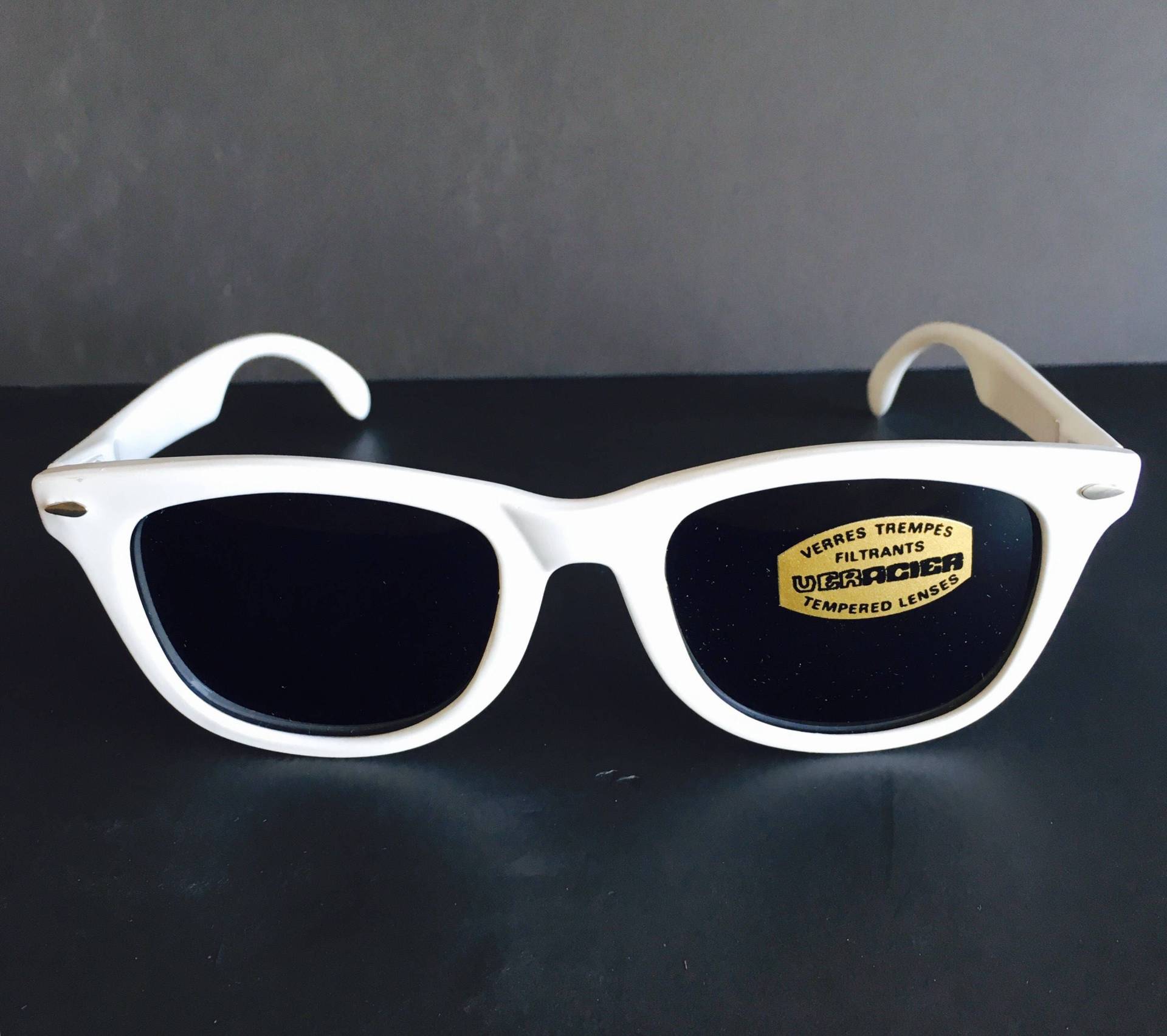 Vintage Shiny White Wayfarer Sonnenbrille Vintage Shiny White Wayfarer Sonnenbrille von VintageSilo