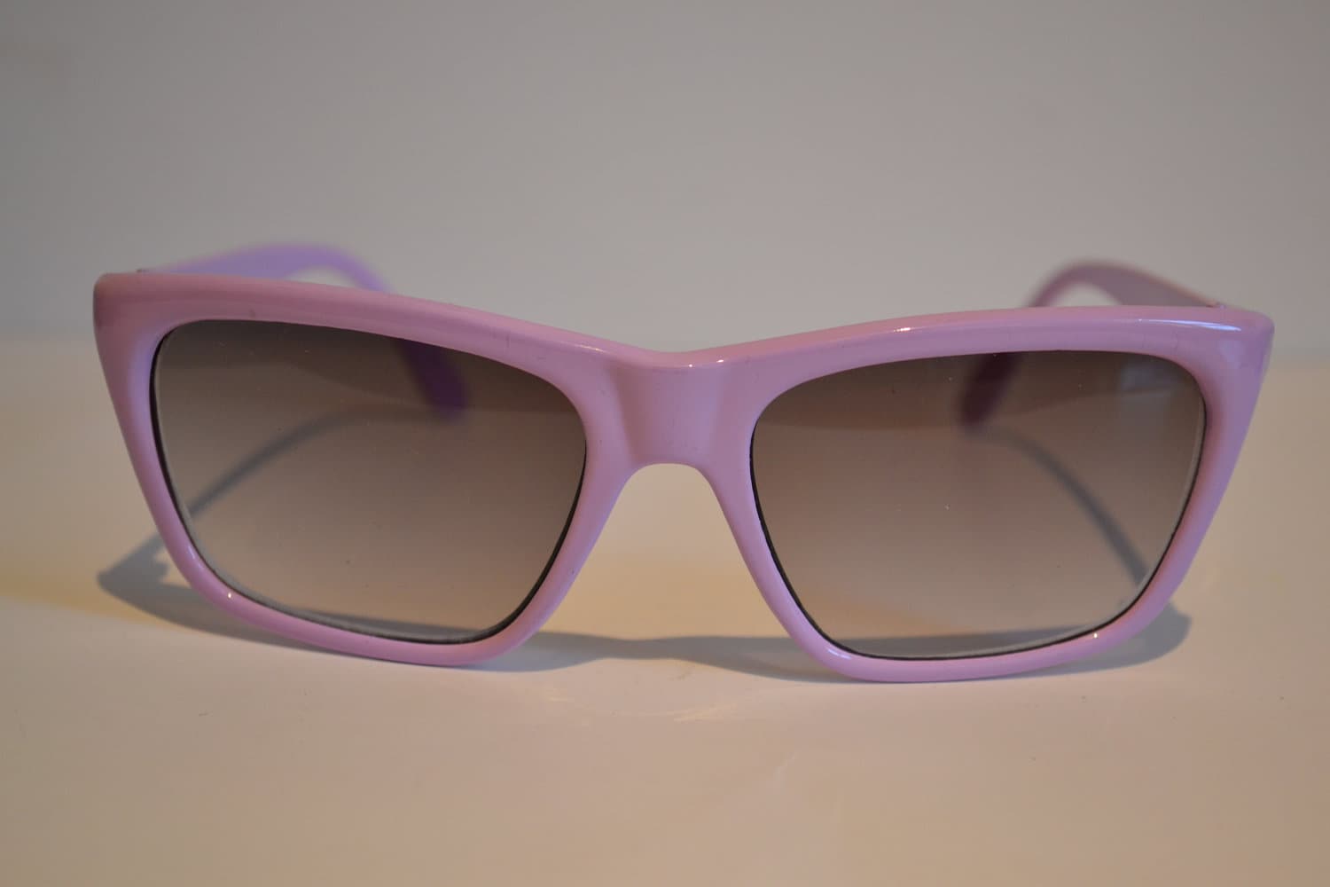 Vintage Sonnenbrille Aus Mauve/Lila von VintageSilo