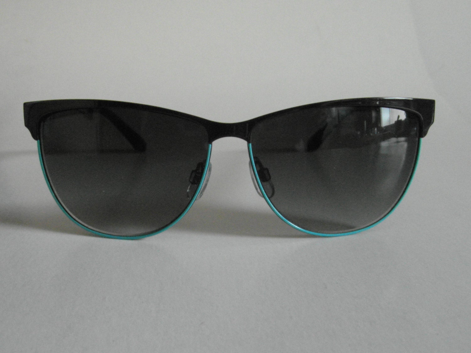 Vintage Sonnenbrille D-Rahmen, Dunkle Himbeere & Türkis Vintage Sonnenbrille D-Rahmen, Dunkle Himbeere & Türkis von VintageSilo