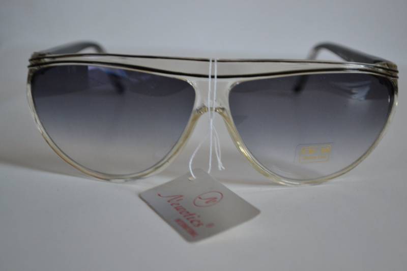 Vintage Sonnenbrille in D-Form Mit Schwarzem Rahmen von VintageSilo
