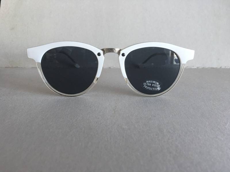 Vintage Sonnenbrillen Von White-To-Clear Vintage Sonnenbrillen Von White-To-Clear von VintageSilo