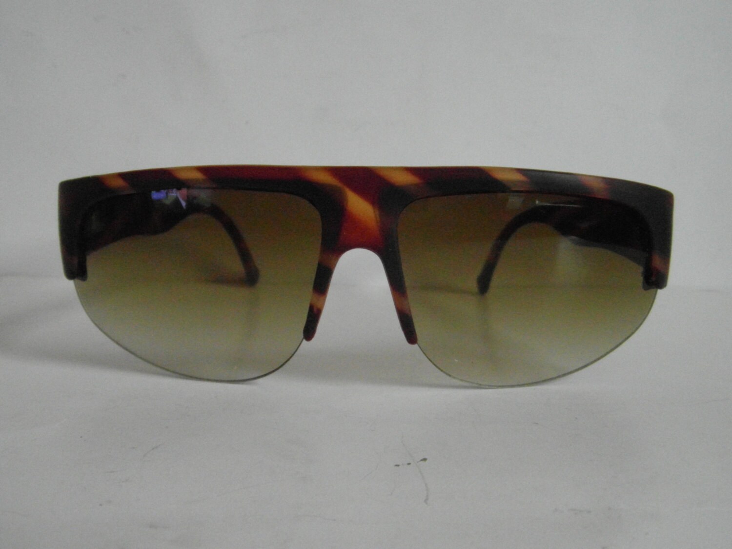 Vintage Striped Matt Bernstein & Kaffeebraun Brow-Line Rock-Sonnenbrille Vintage Striped Matt Bernstein & Kaffeebraun Brow-Line Rock-Sonnenbrille von VintageSilo