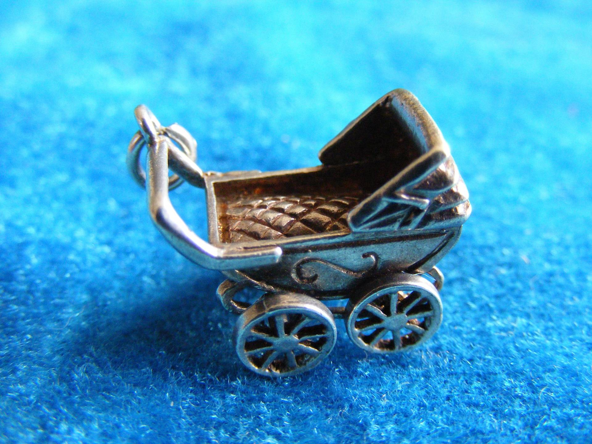 G Vintage Sterling Silber Charm Baby Im Kinderwagen Mit Beweglichen Rädern von VintageSilverCharms