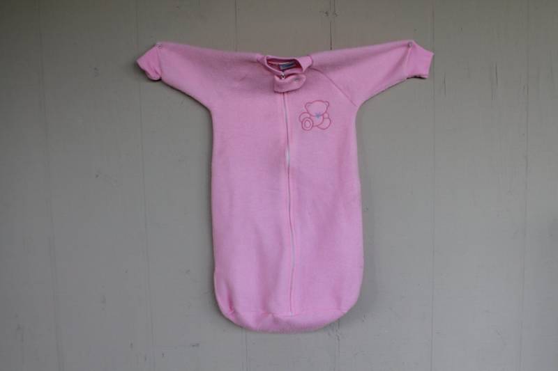 Vintage Carter's Baby-Schlafsack Pinker Bär, Bis 20 Pfund Vintage Carter's Baby-Schlafsack Pinker Bär, Bis 20 Pfund von VintageSilverLining